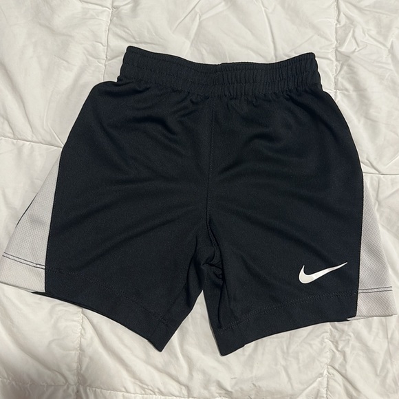 NiKE BOYS DRi-FiT SHORTS // 4T (GREY & BLACK/WHiTE) & 3T (BLUE & YELLOW) - Picture 7 of 10